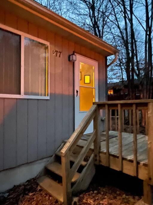 Ambiance - King Bed Cabin, Jetted-Tub & Fireplace Tobyhanna Exterior foto