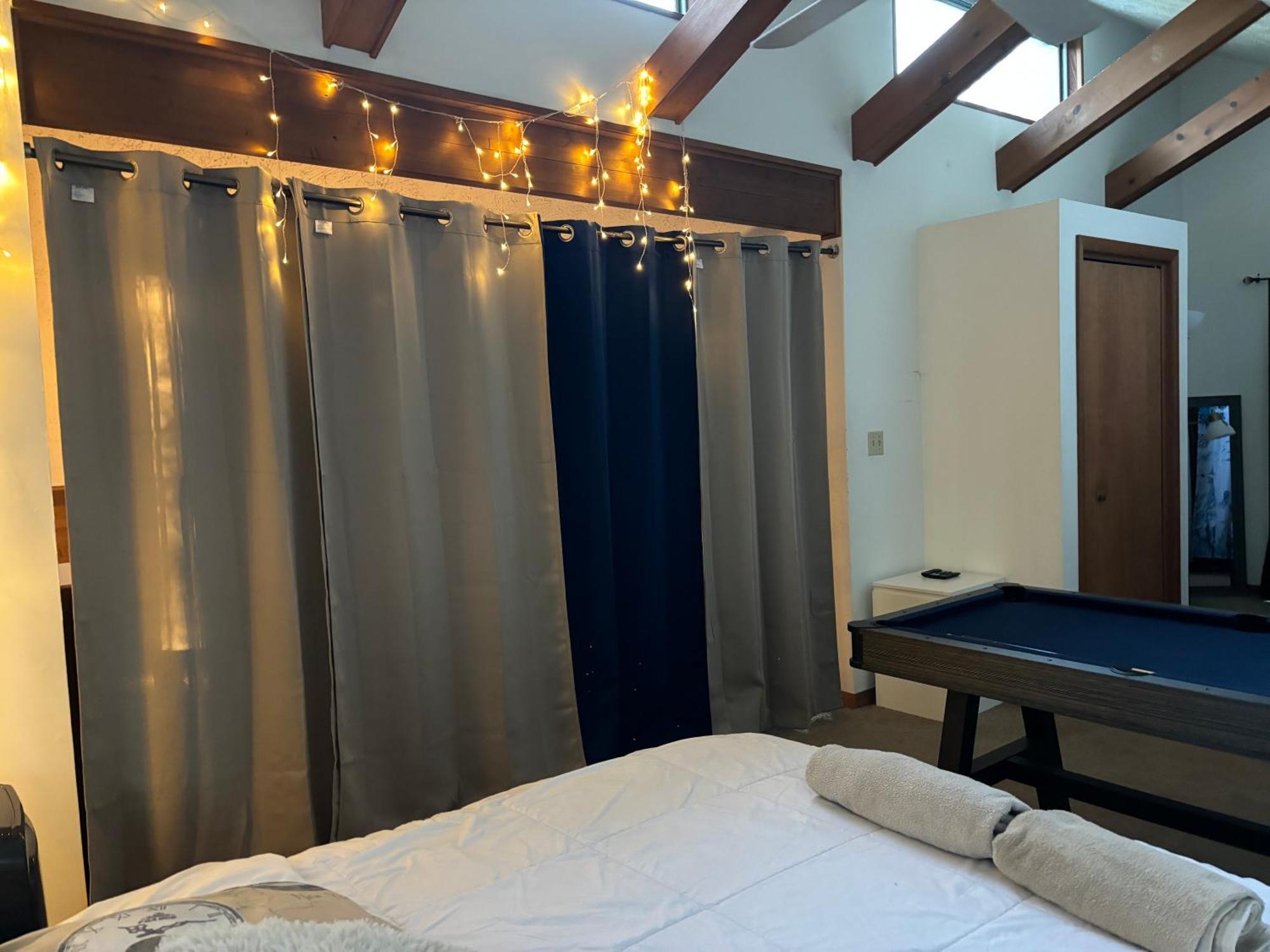 Ambiance - King Bed Cabin, Jetted-Tub & Fireplace Tobyhanna Exterior foto